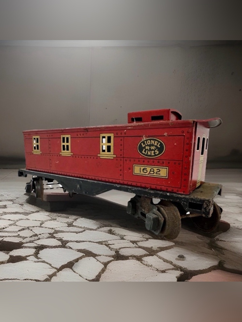 Vintage Lionel Lines 1682 Red Tinplate Caboose Prewar O Gauge Train Car USA
